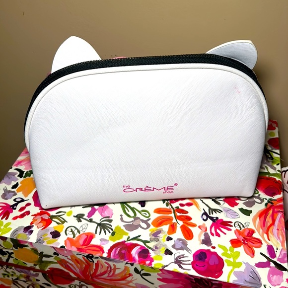 Hello Kitty Makeup Bag - Picture 2 of 4